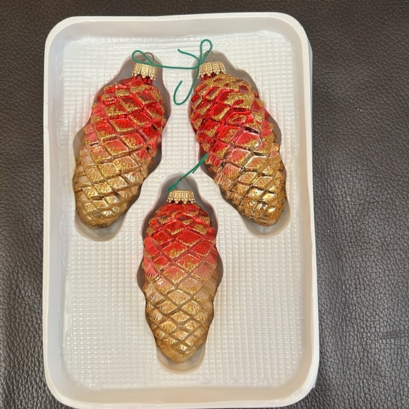 Vtg Christmas Pinecone Ornaments in Glittery Red & Gold Design - Set of 3 - Picture 2 of 9